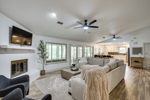 House (5 Bedrooms) | Front of property