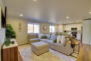 Apartment (3 Bedrooms) | Front of property