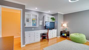 House (4 Bedrooms) | Interior