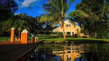 House (4 Bedrooms) | Front of property