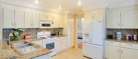 House (4 Bedrooms) | Private kitchen