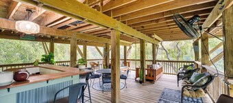 Riverfront Cuero Vacation Home w/ Spacious Deck!