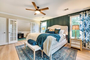 House (2 Bedrooms) | Interior - Riverfront Cuero Vacation Home w/ Spacious Deck! (Cuero)