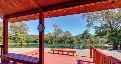 Riverfront Arkansas Abode - Furnished Deck & Grill