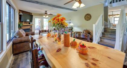 Riverfront Arkansas Abode - Furnished Deck & Grill