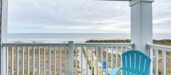 Ocean-view Condo: Walk to Windy Hill Beach!