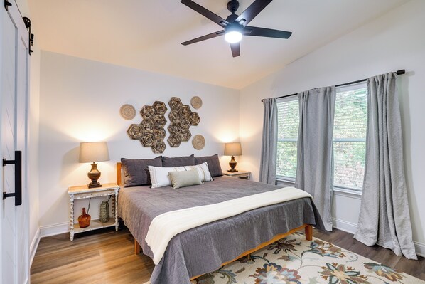 House (2 Bedrooms) | Interior - Lakefront Texas Abode w/ Kayaks, Fire Pit & Patio! (Lone Star)