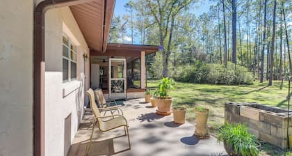 2 Mi to Rainbow River: Home in Dunnellon