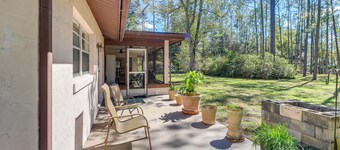 2 Mi to Rainbow River: Home in Dunnellon