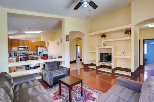 Families w/ Pets Welcome! Home 7 Mi to Chase Field