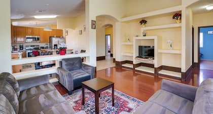 Families w/ Pets Welcome! Home 7 Mi to Chase Field