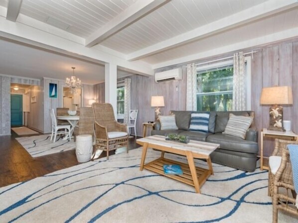 Living area - Intercoastal Bungalow (Englewood)