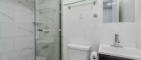 石鹸、トイレットペーパー