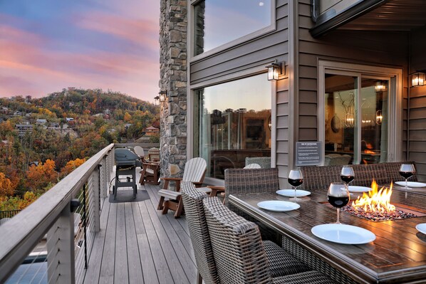 Outdoor dining - BREATHTAKING Luxury Cabin! Private Pool, Hot Tub, Huge Game Room, Gym, & Nursery (Gatlinburg)