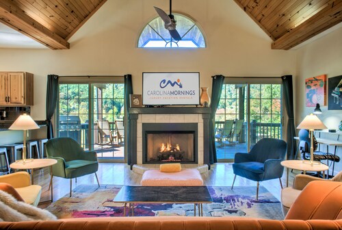 Luxury 3-King Retreat w/ Hot Tub, Games, Mountain Views & Biltmore Pass - 15 Min