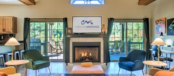 Luxury 3-King Retreat w/ Hot Tub, Games, Mountain Views & Biltmore Pass - 15 Min