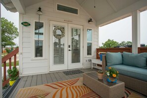 Exterior detail - Simply Southern Tiny House Retreat (Austin)