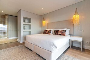 3 bedrooms, desk, iron/ironing board, WiFi