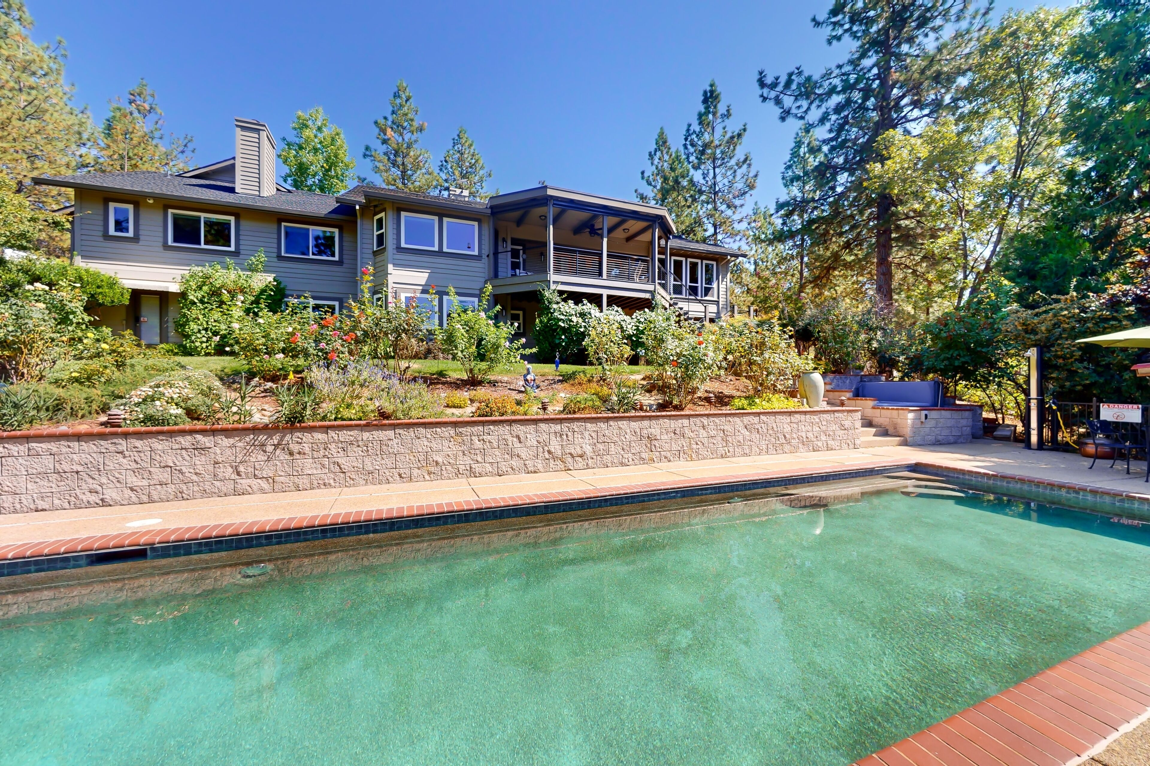 Cozy retreat with pool, hot tub, basketball court, wood fireplace, & gas grill