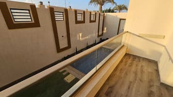 Comfort Room | Premium bedding, in-room safe, soundproofing, iron/ironing board