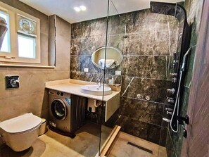 Comfort-Doppelzimmer | Badezimmer