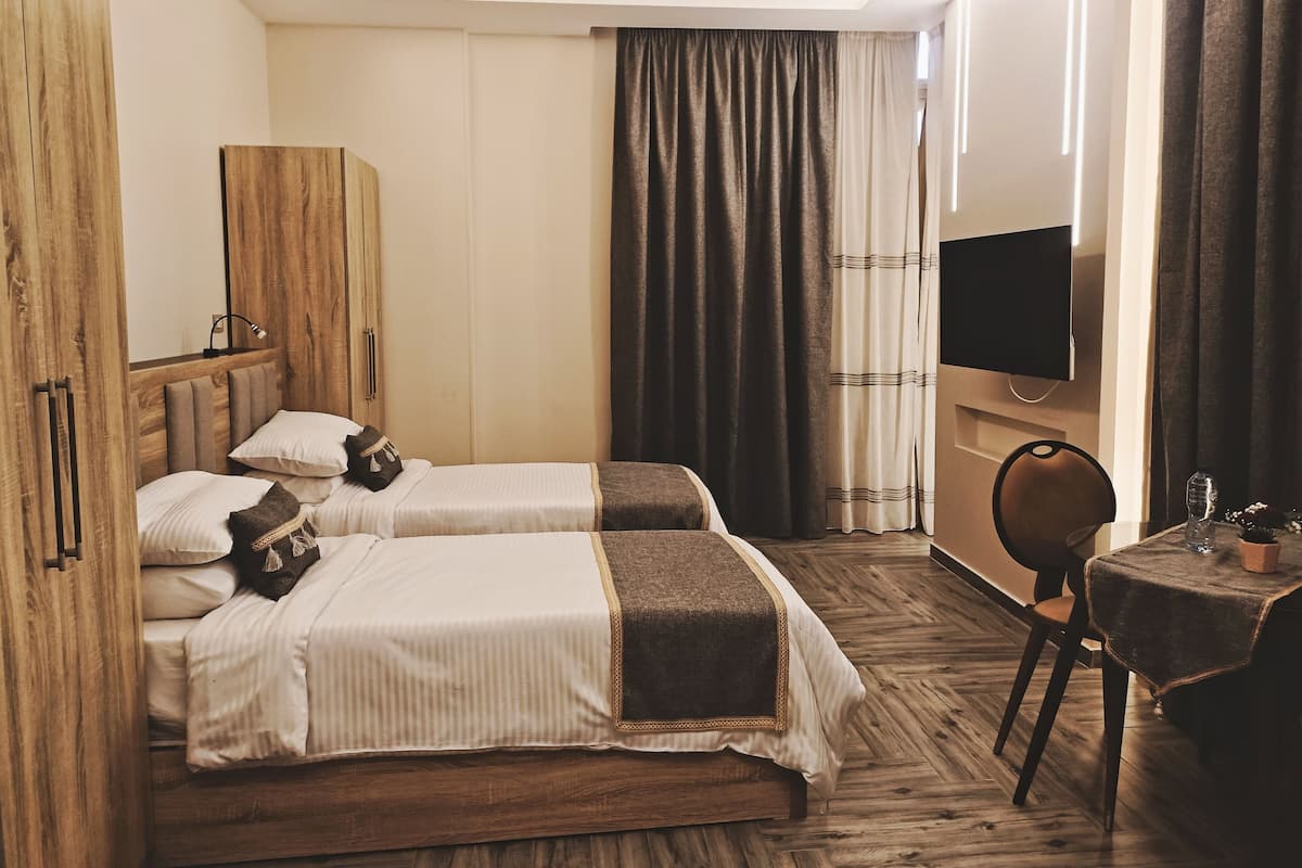 Quarto duplo superluxo, 2 camas de solteiro | 2 quartos, roupas de cama premium, cofres nos quartos