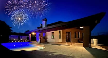 Wow House, Villa with swimming pool, gym and play room