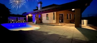 Wow House, Villa with swimming pool, gym and play room