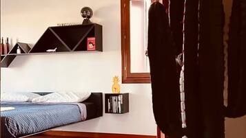 6 quartos, ferros/tábuas de passar roupa, Wi-Fi de cortesia