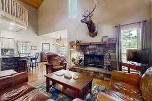 TV, fireplace - Tranquil cabin getaway with private hot tub, fire pit, deck, fireplace, & W/D (Angel Fire)
