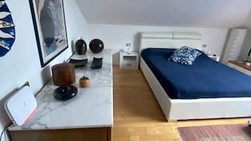 2 camere, una scrivania, ferro/asse da stiro, Wi-Fi gratuito