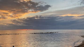 Una spiaggia nelle vicinanze, teli da spiaggia