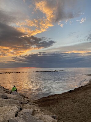 靠近海滩、沙滩毛巾