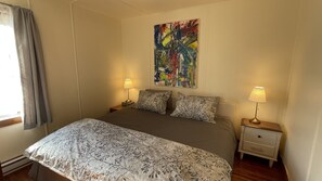 4 多间卧室、办公桌、免费 WiFi、床单