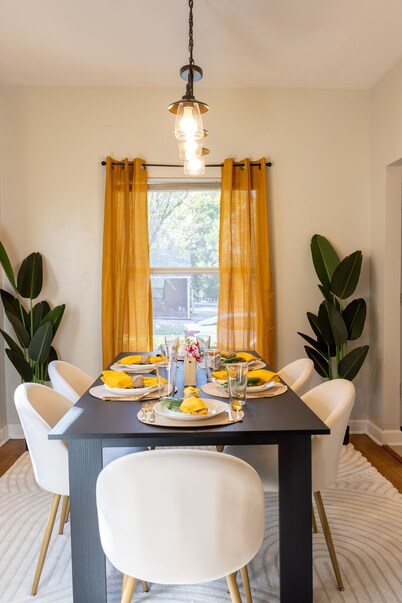 Your UF Getaway: 1 Block from Campus & Stadium - 4 BD Haven