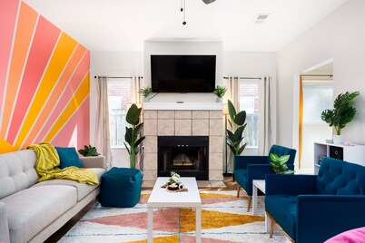 Your UF Getaway: 1 Block from Campus & Stadium - 4 BD Haven