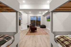 4 soveværelser, skrivebord, strygejern/strygebræt, gratis Wi-Fi