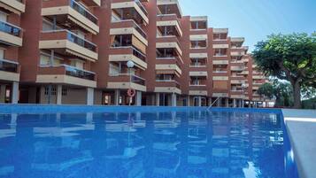 Een verwarmd zwembad