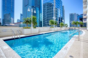 Outdoor pool, a heated pool - Downtown Miami Brickell 3 Bedrooms HighCeiling loft (Miami)