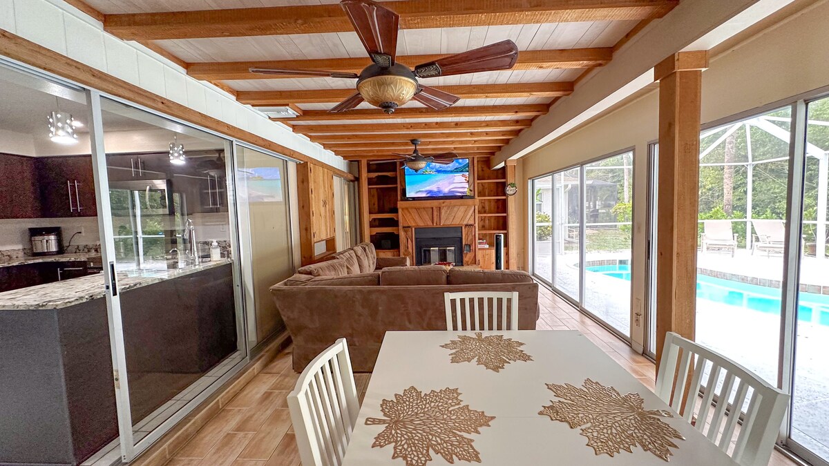 Photo 15 of Paradise Naples Pool Home. Free headed pool