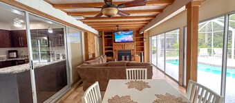 Paradise Naples Pool Home. Free headed pool