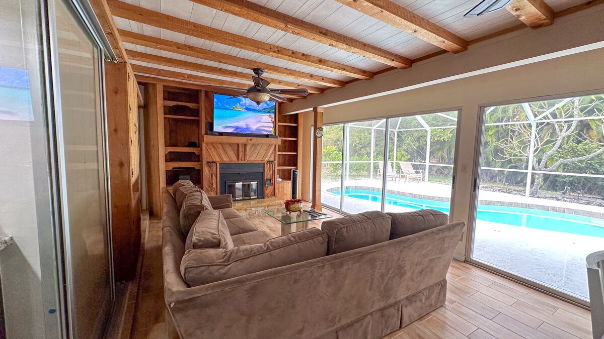 Photo 17 of Paradise Naples Pool Home. Free headed pool