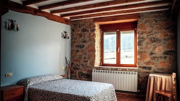Familie appartement, uitzicht op bergen | Individueel gedecoreerd, individueel gemeubileerd, een laptopwerkplek