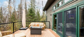 Woodland Charming Retreat: Fireplace,Arcade,Trails