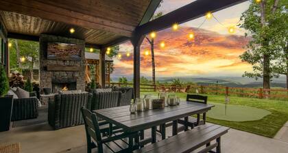Pet Friendly, New Construction/ Mtn Views/ Hot Tub / Game Room/ Outdoor Kitchen
