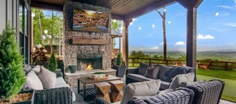 Stunning Mtn Views + Hot Tub + Sauna + Game Room