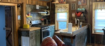 Holly Hill Farm House, Only 6 Miles from Downtown Mount Airy, NC, Sleeps 4