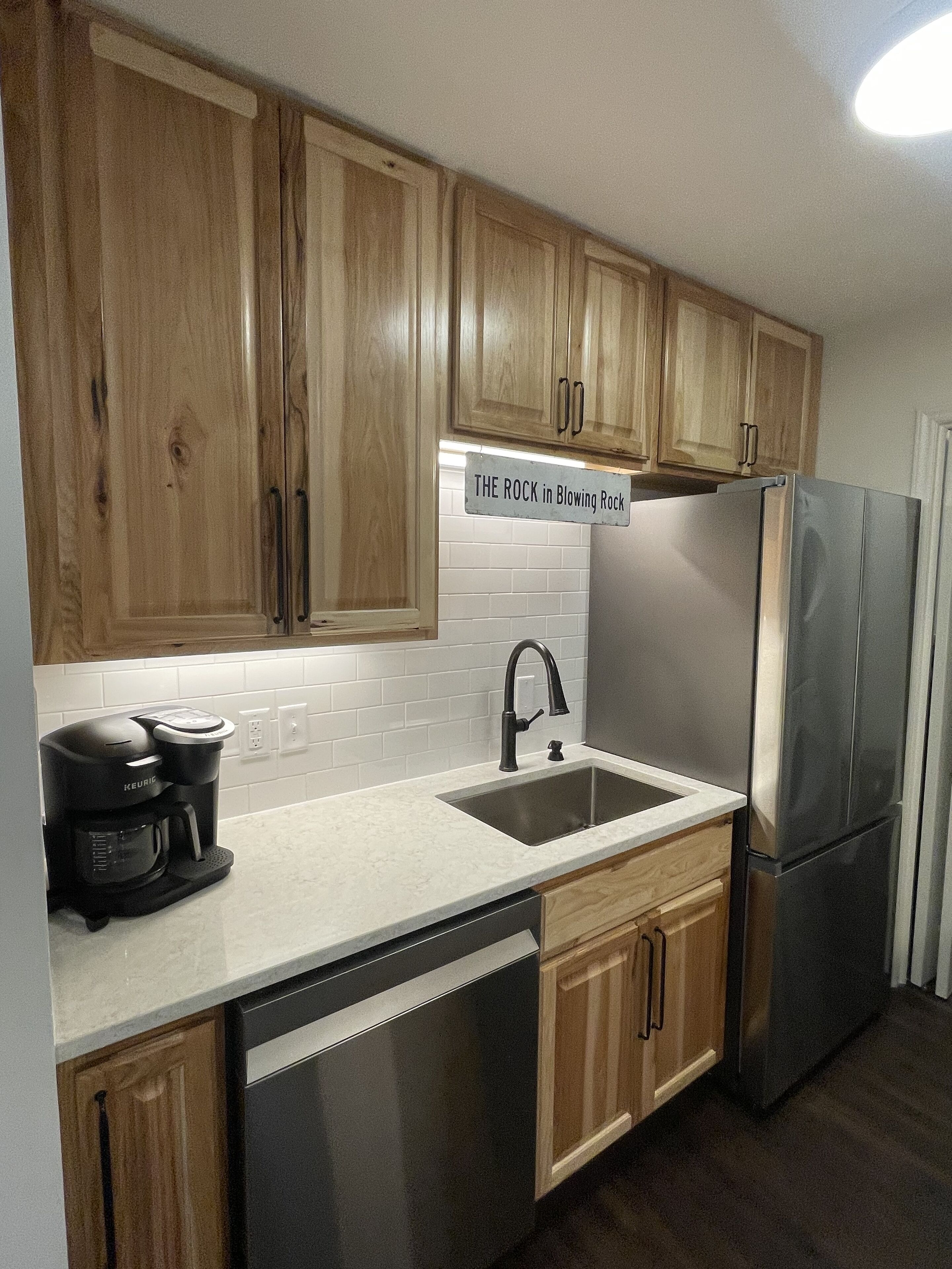 Micro-ondes, four, plaque de cuisson, lave-vaisselle