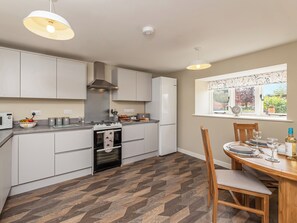 Dishwasher, highchair - 2 bedroom accommodation in Great Snoring (Great Snoring)