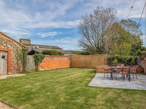 Outdoor dining - 2 bedroom accommodation in Great Snoring (Great Snoring)